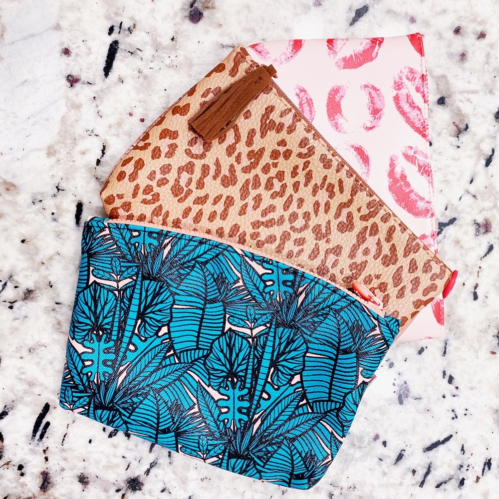 NWOT-Set of 3 Adorable Zippered Makeup Bags